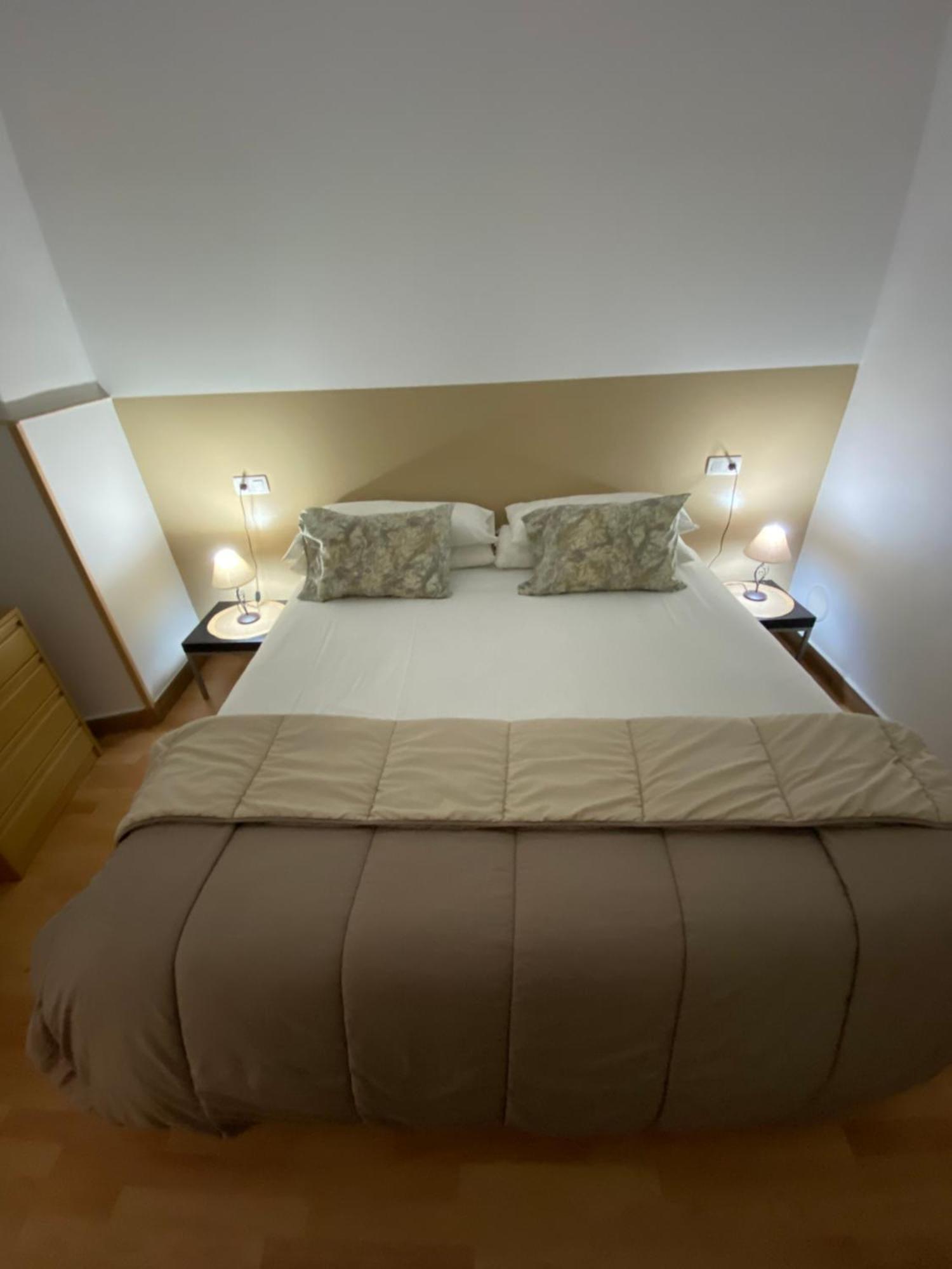 Apartamentos Касерес Екстер'єр фото